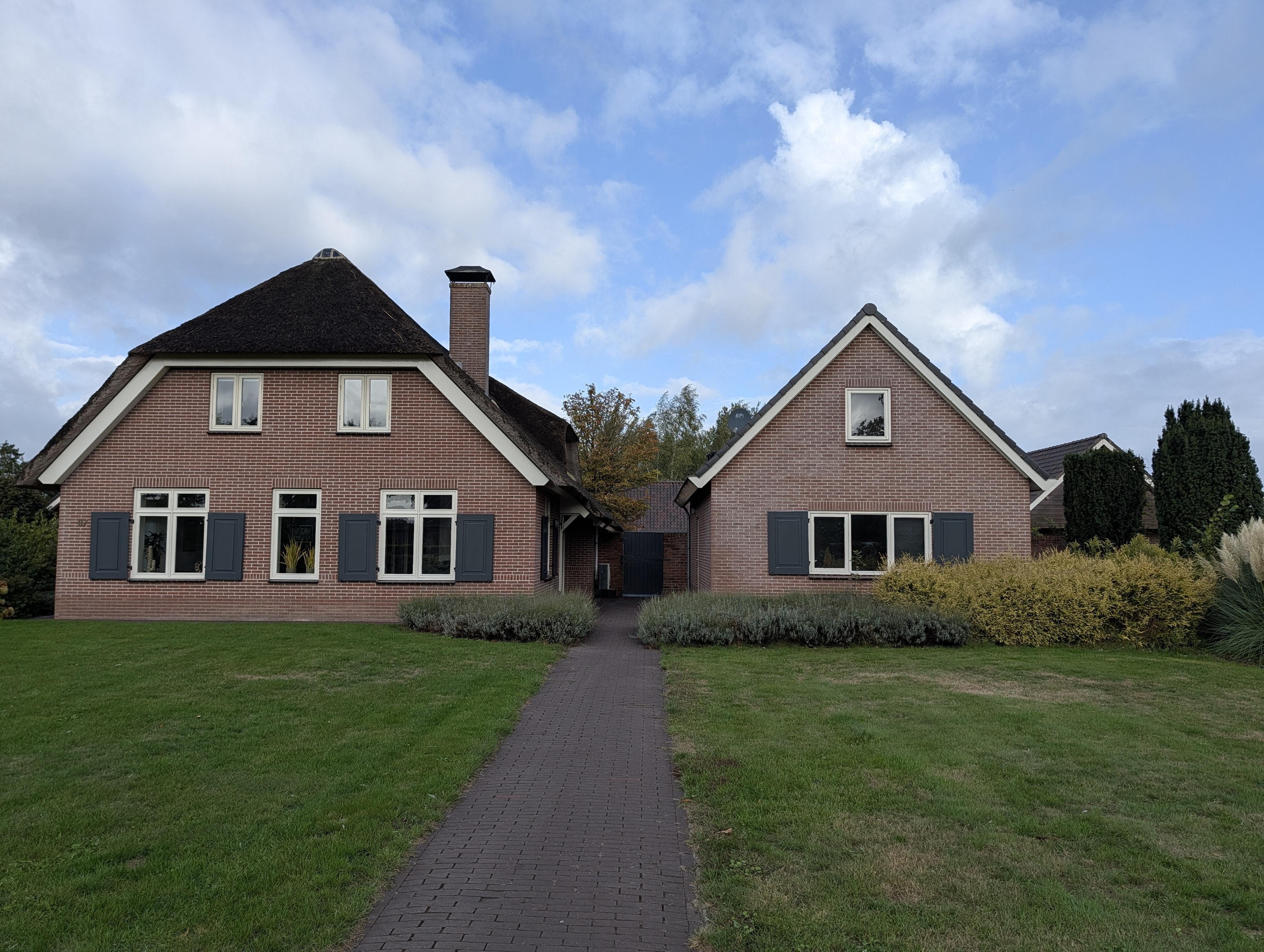 Een foto van het huis van gezinshuis Enkairos.